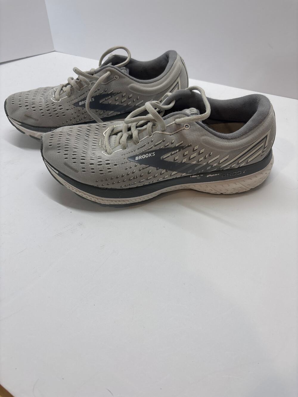 Brooks Ghost 13 Women’s Running Shoes Gray Size 9 B